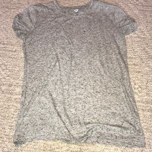 gray short sleeve shirt